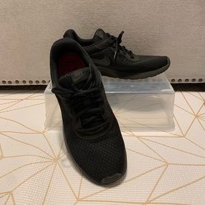 Women’s Nike sneakers